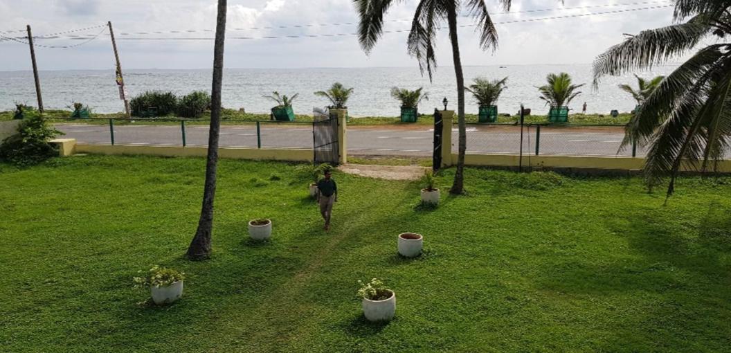Nalendra Villa - Oceanfront Hikkaduwa Exterior photo
